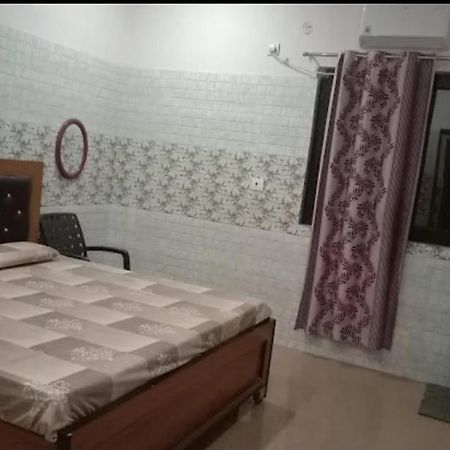 Shri Jagannath Dham Hotel Vrindāvan Buitenkant foto