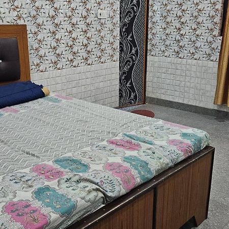 Shri Jagannath Dham Hotel Vrindāvan Buitenkant foto